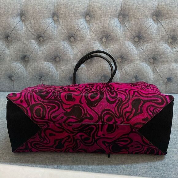 BALENCIAGA   
Magenta and Black Calf Hair and Suede Tote Bag - Picture 7 of 16